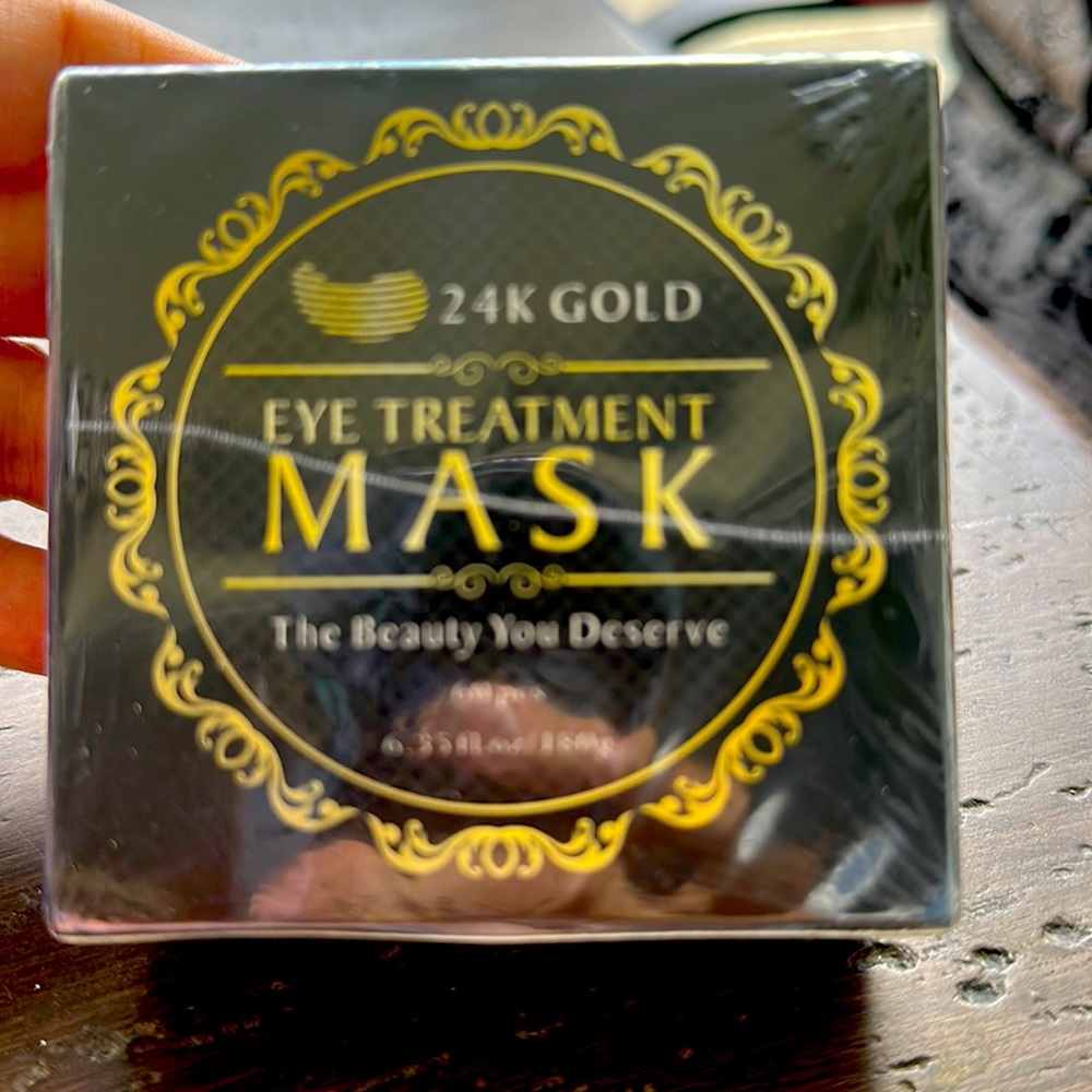 24 k gold eye treatment mask  60 pack. New factory sealed in original box